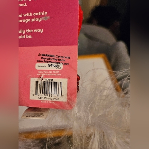 HERSHEY’S KISSES Valentine Catnip Toys 4-Pack with Feathers & Bell Pet soft toys - Picture 8 of 16